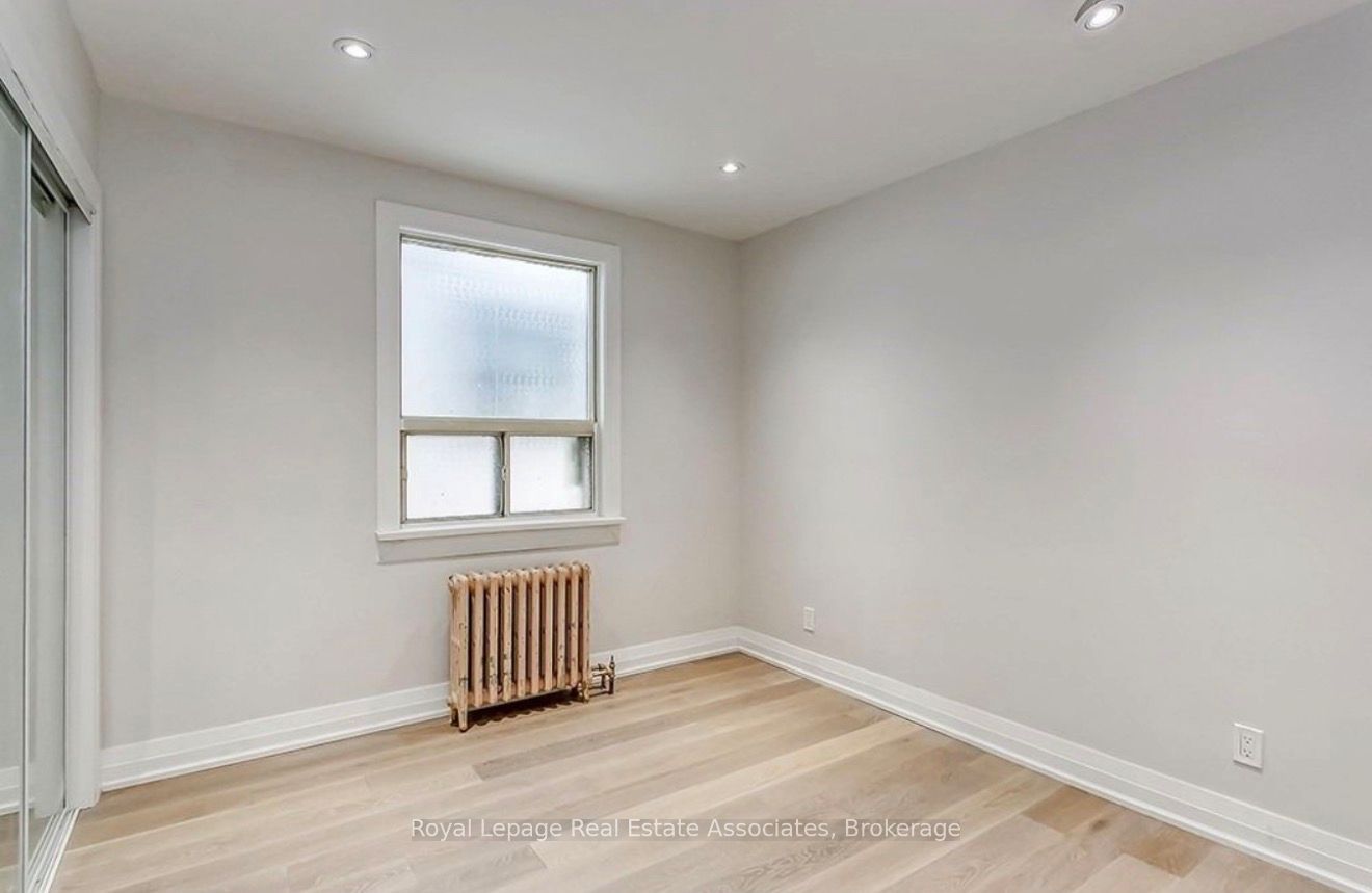 237 Lakeshore Road E 2 Property Photo 8