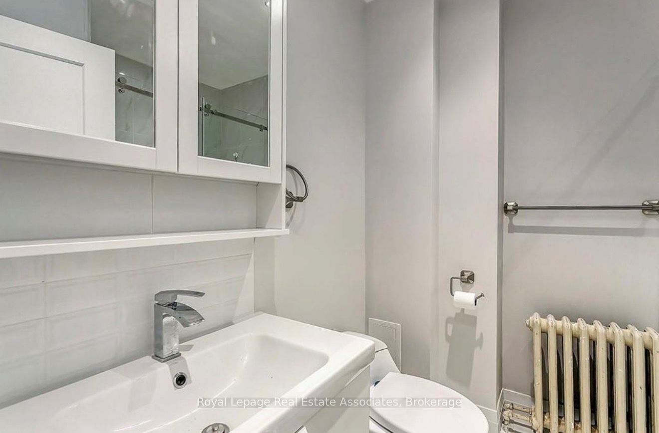 237 Lakeshore Road E 2 Property Photo 10
