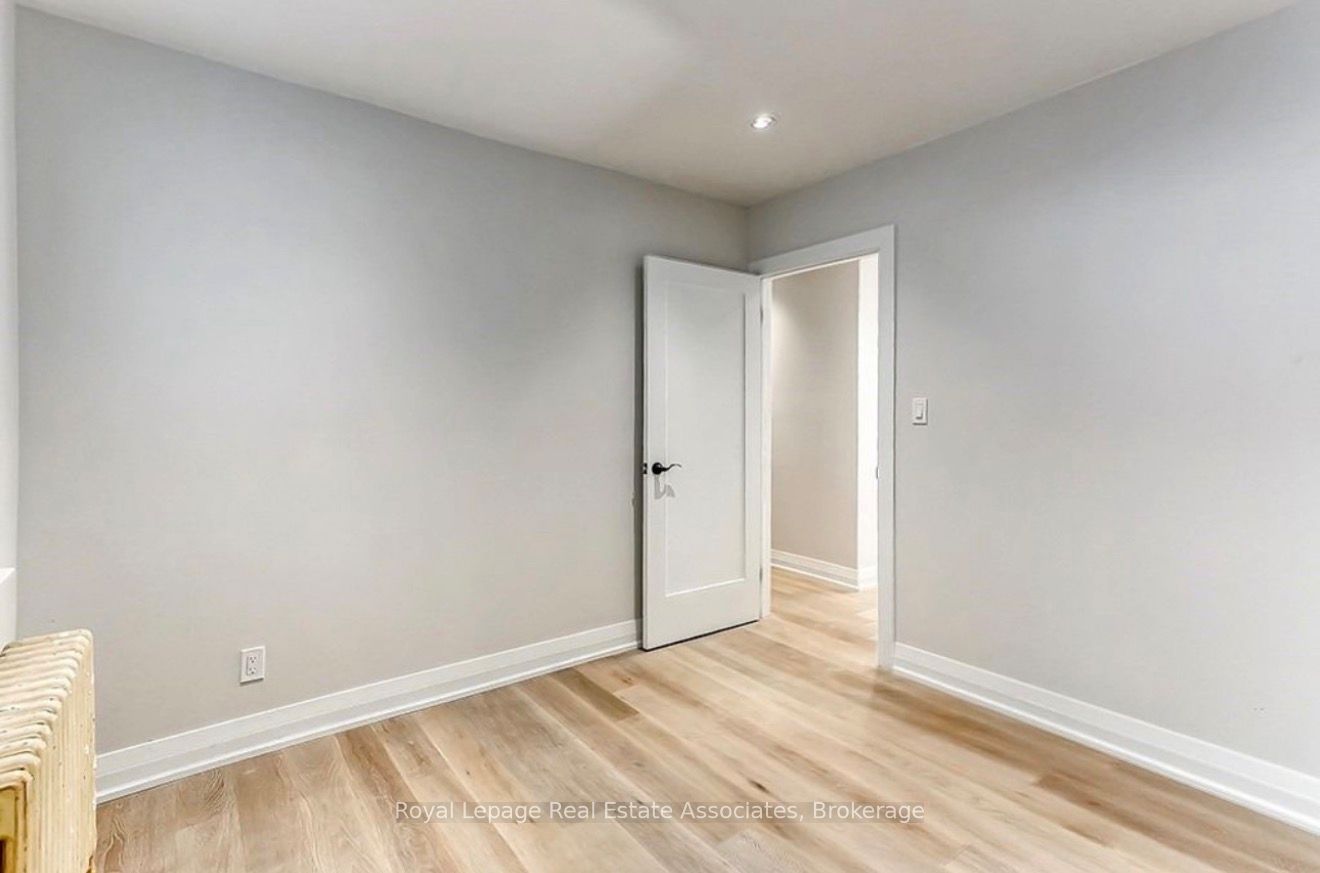 237 Lakeshore Road E 2 Property Photo 11