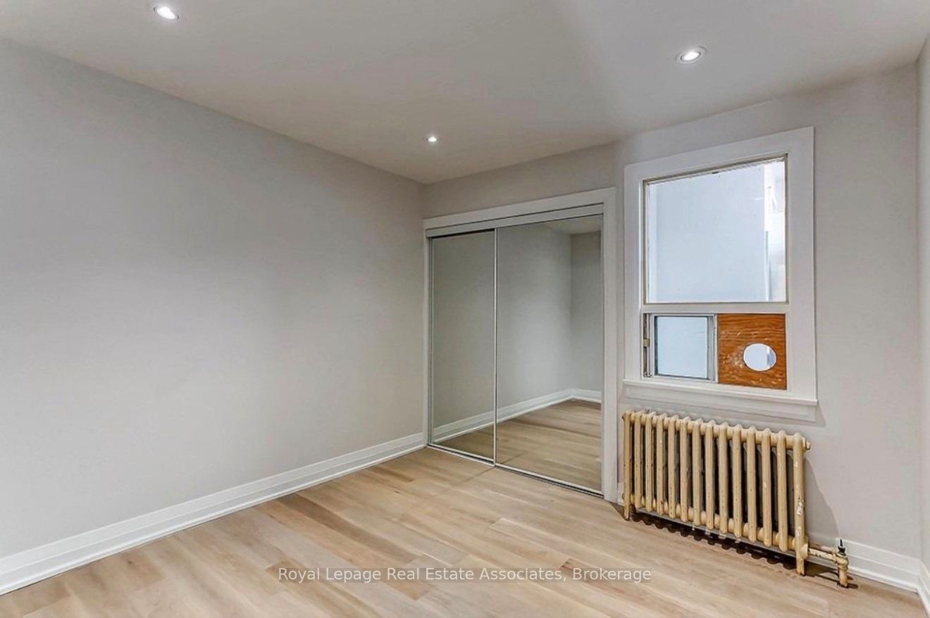 237 Lakeshore Road E 2 Property Photo 12