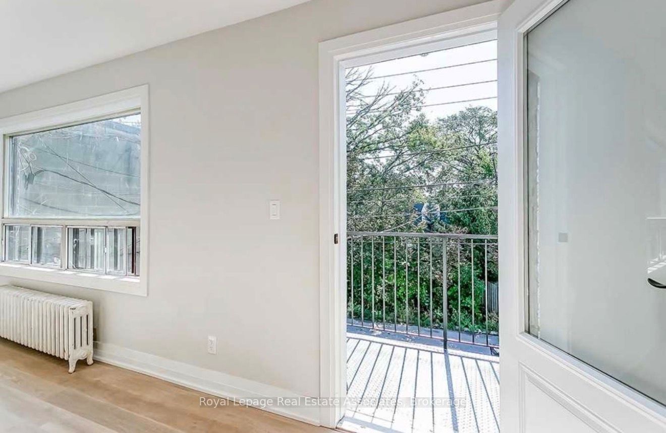 237 Lakeshore Road E 2 Property Photo 13