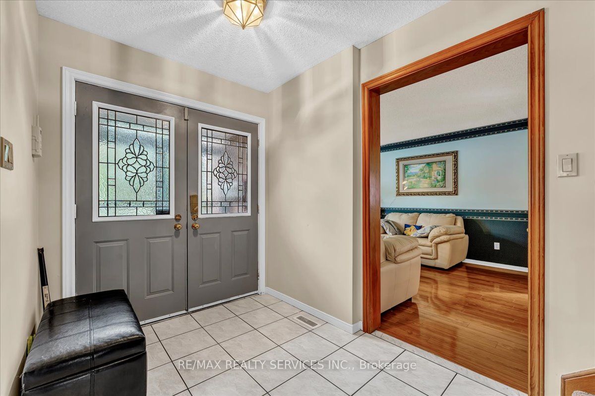 16 Major William Sharpe Drive E Property Photo 6