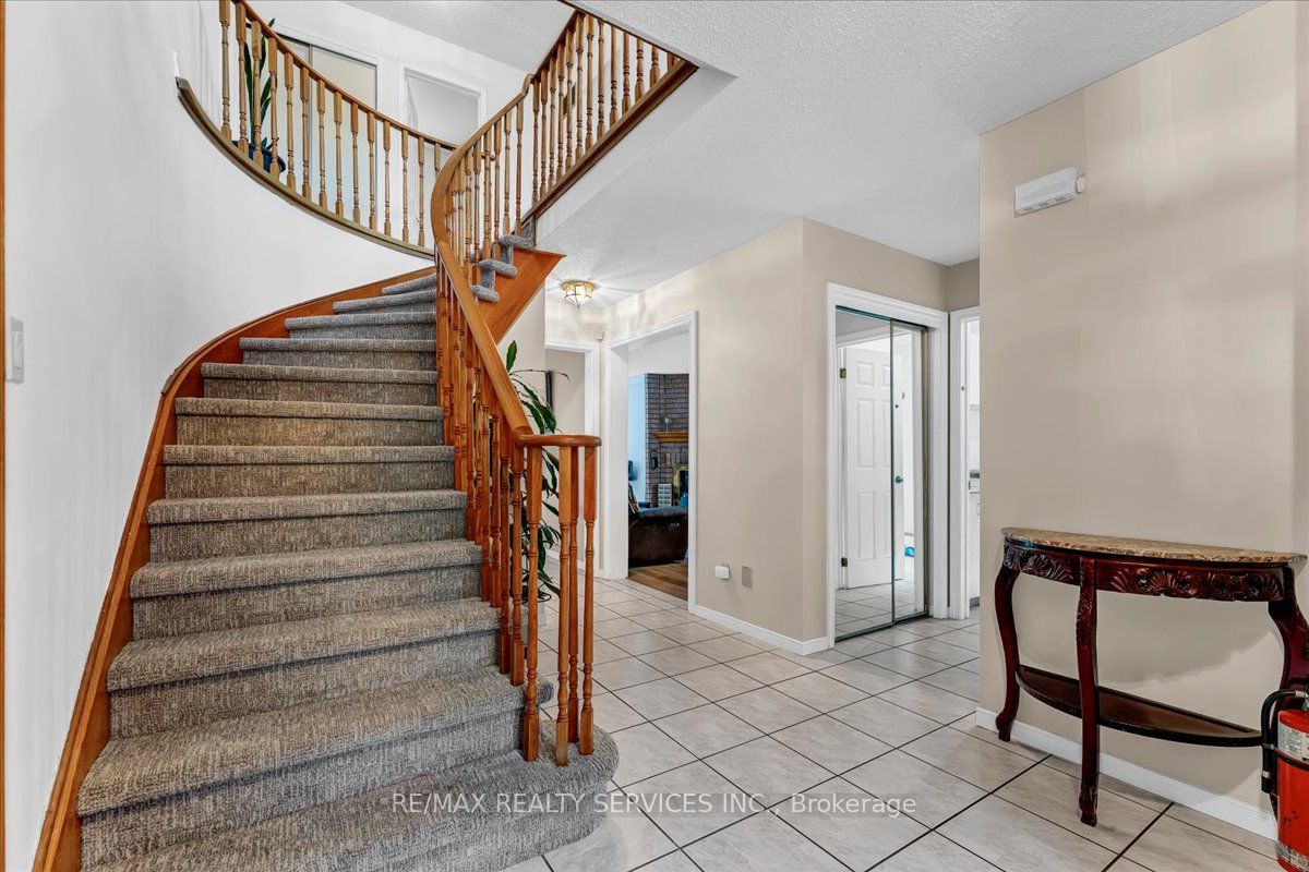 16 Major William Sharpe Drive E Property Photo 7