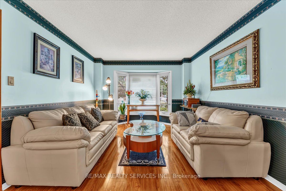 16 Major William Sharpe Drive E Property Photo 8
