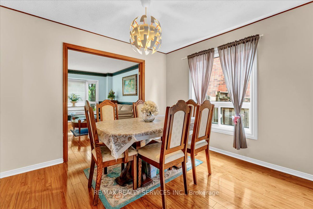 16 Major William Sharpe Drive E Property Photo 10