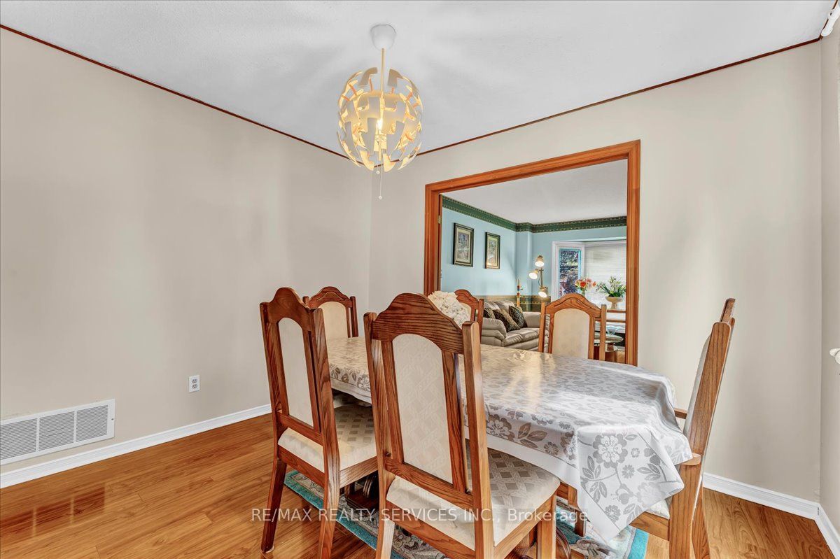 16 Major William Sharpe Drive E Property Photo 11