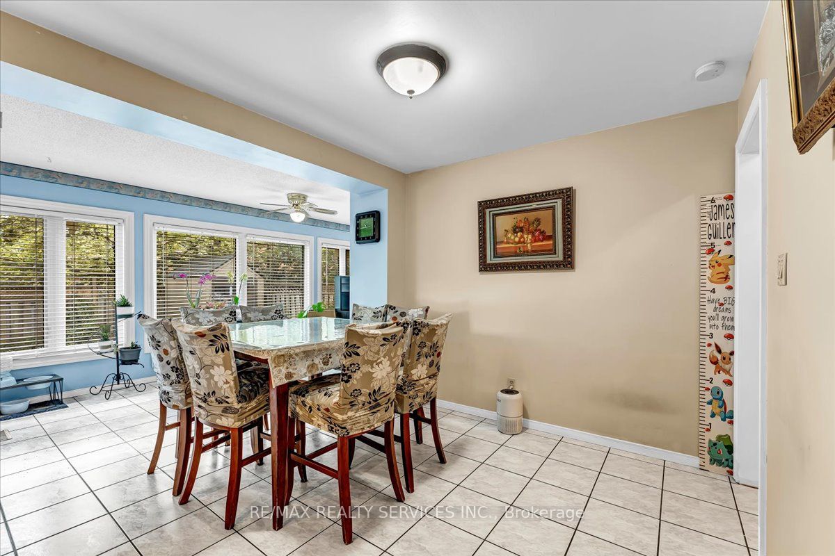 16 Major William Sharpe Drive E Property Photo 12