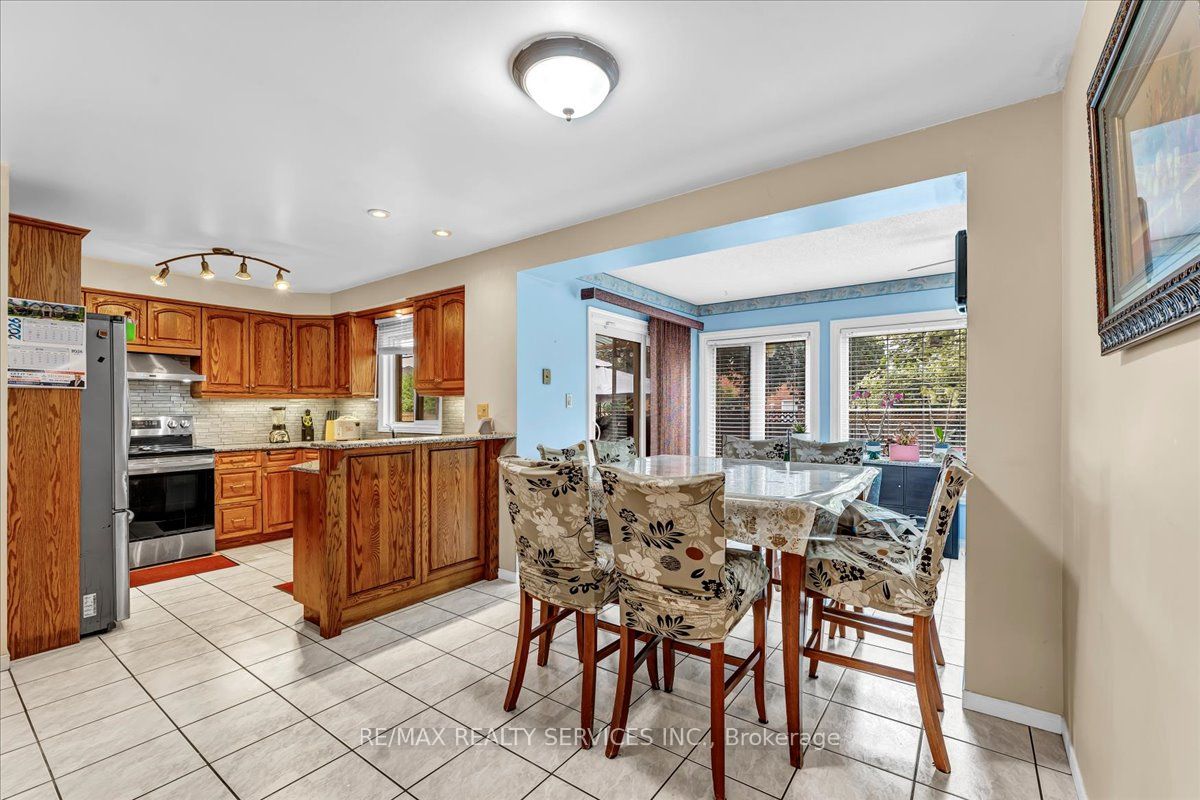 16 Major William Sharpe Drive E Property Photo 13