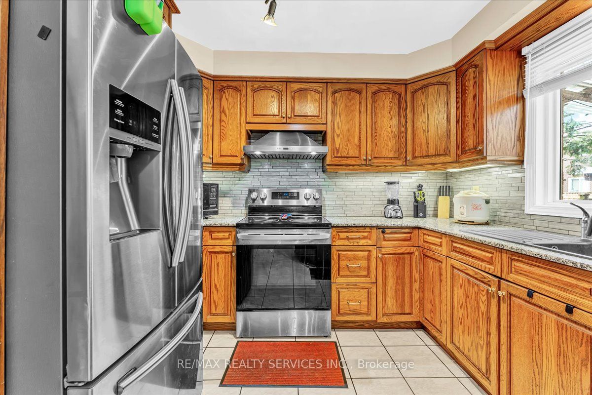 16 Major William Sharpe Drive E Property Photo 16