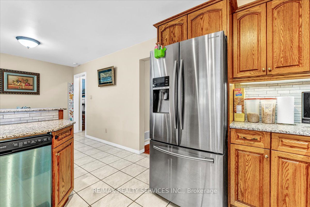 16 Major William Sharpe Drive E Property Photo 17
