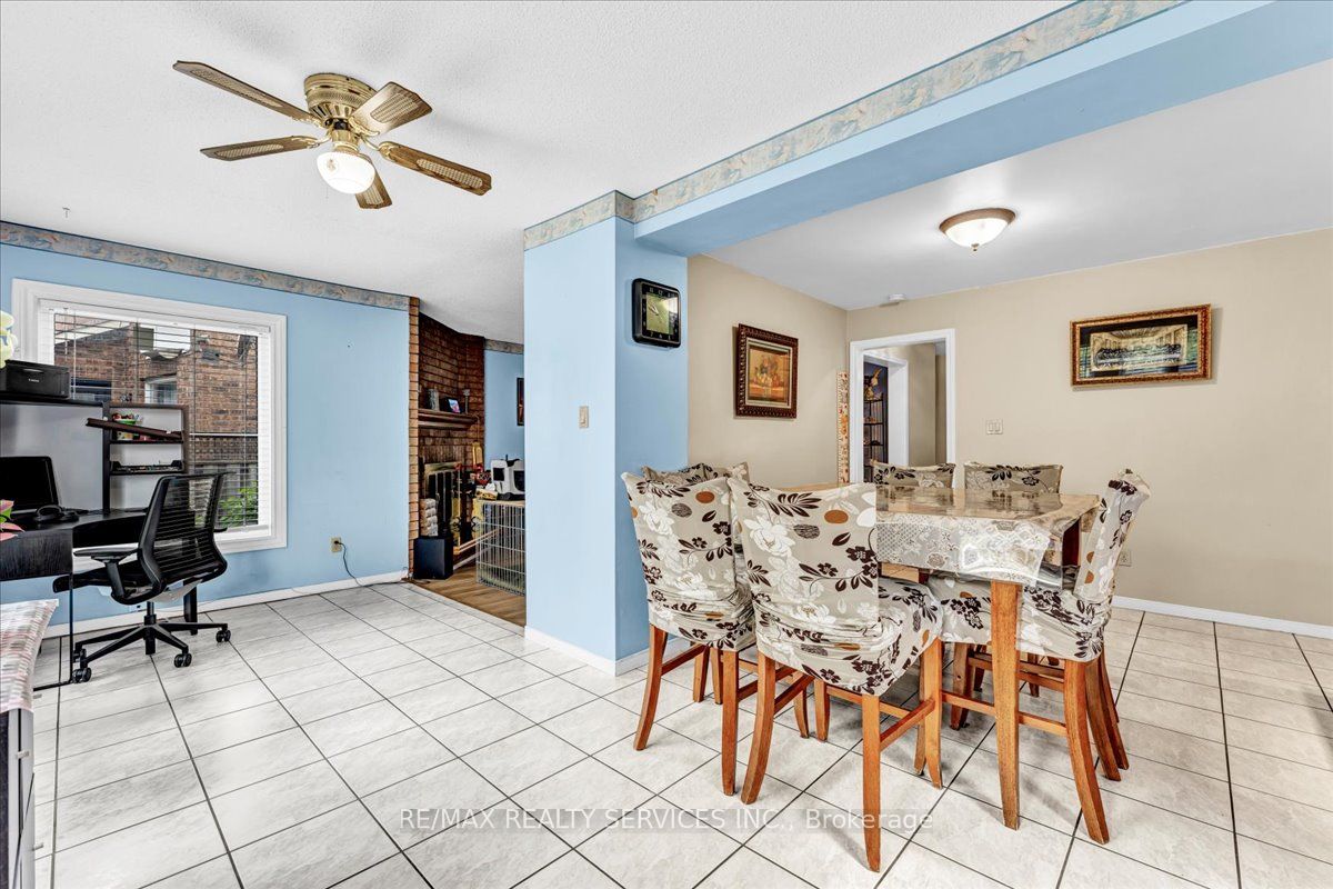 16 Major William Sharpe Drive E Property Photo 18