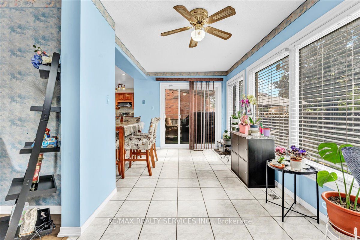 16 Major William Sharpe Drive E Property Photo 19
