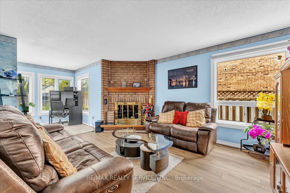 16 Major William Sharpe Drive E Property Photo 20