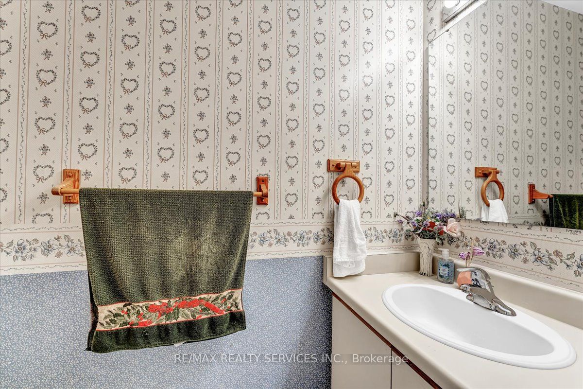16 Major William Sharpe Drive E Property Photo 21