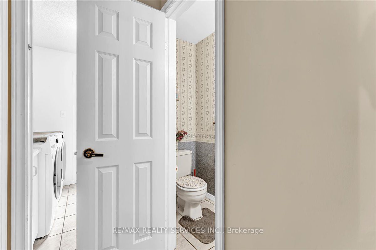 16 Major William Sharpe Drive E Property Photo 22