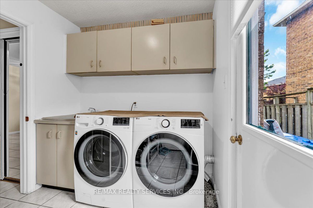 16 Major William Sharpe Drive E Property Photo 23