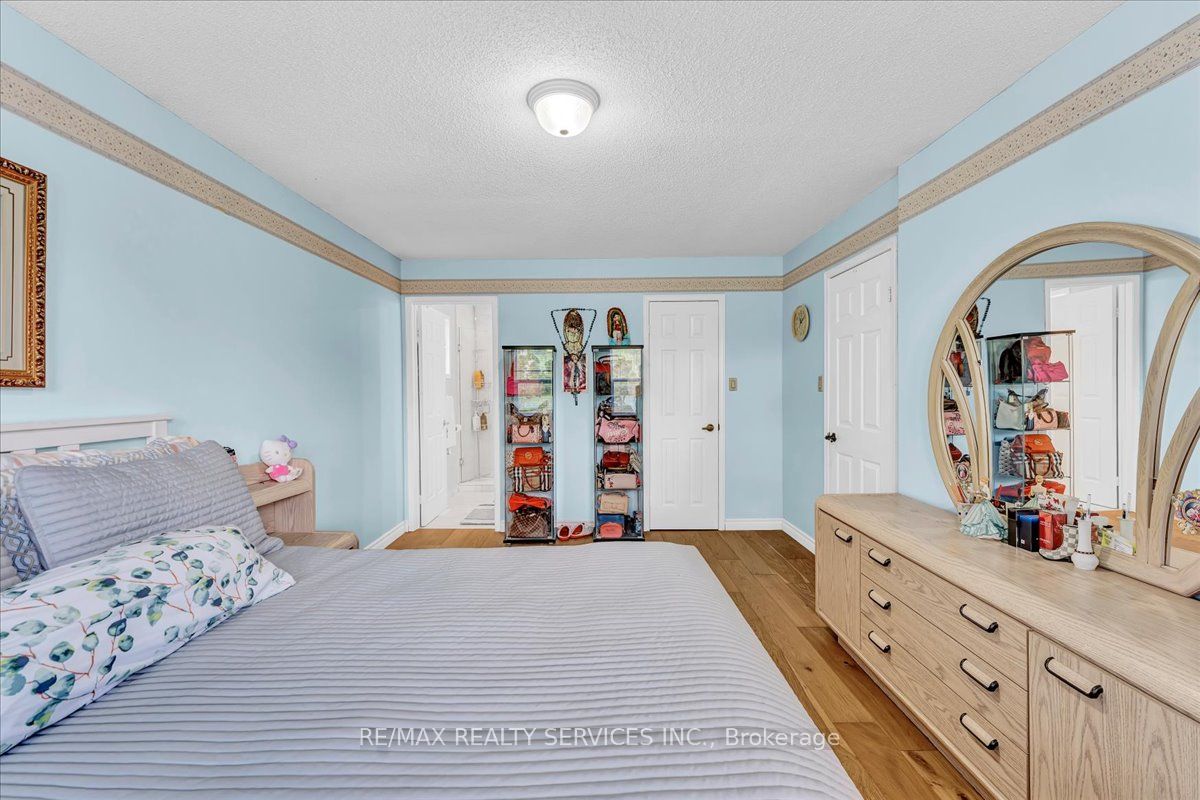 16 Major William Sharpe Drive E Property Photo 27