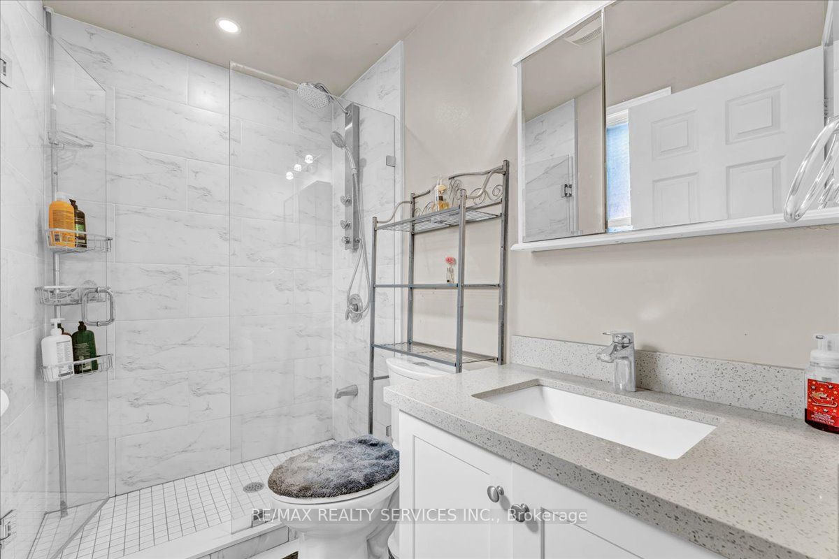 16 Major William Sharpe Drive E Property Photo 28