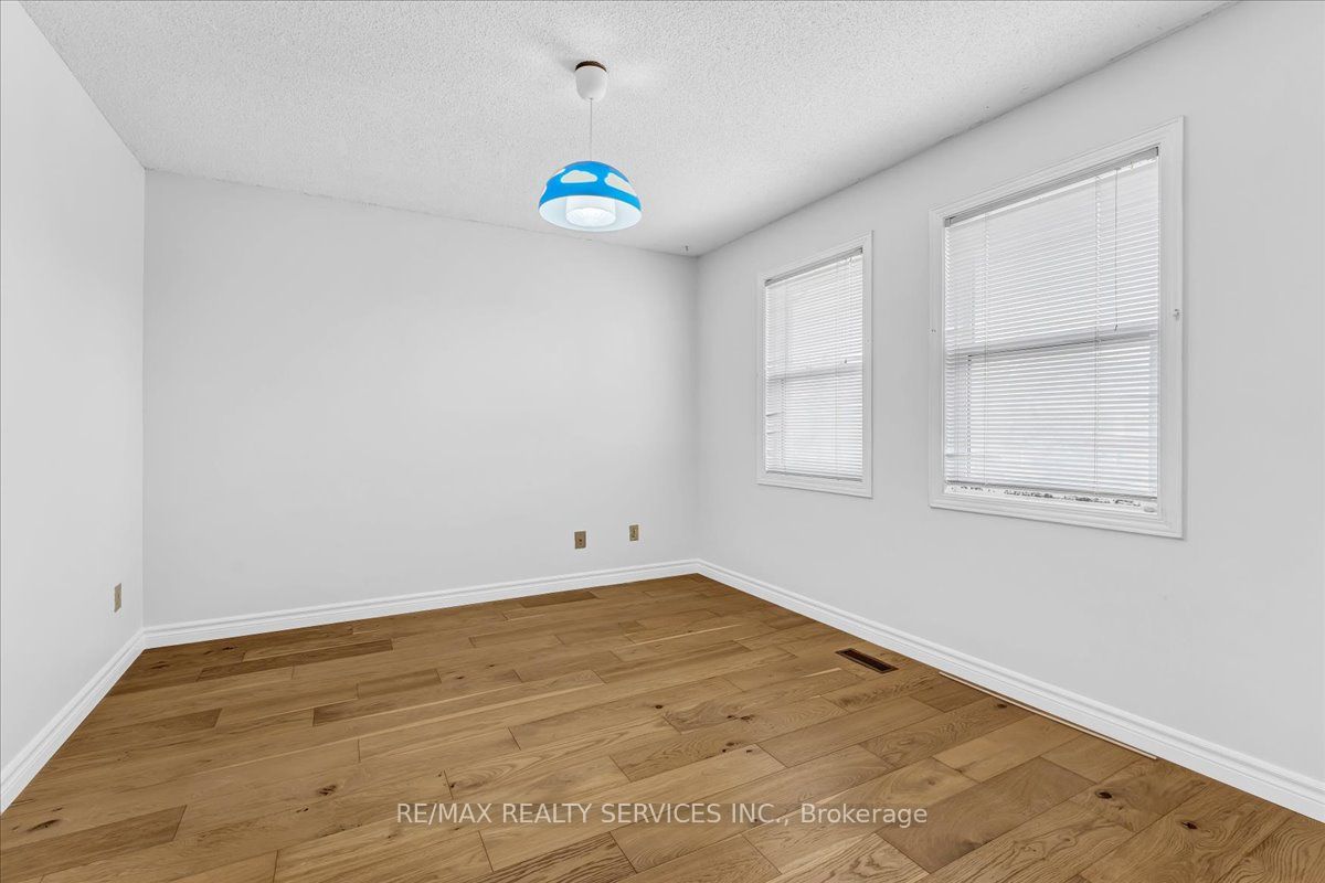 16 Major William Sharpe Drive E Property Photo 29