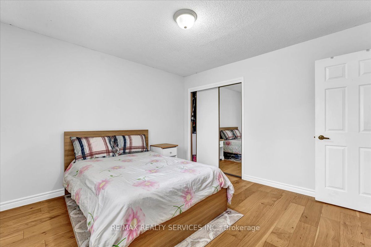 16 Major William Sharpe Drive E Property Photo 32