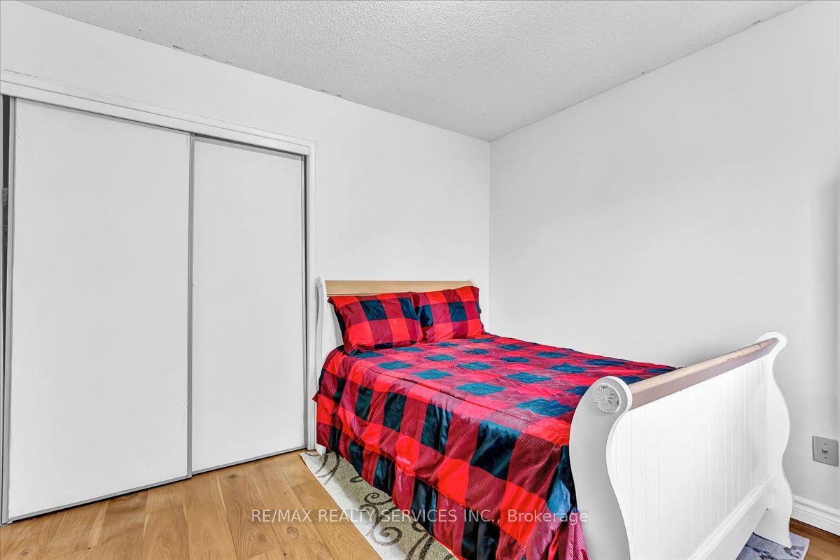 16 Major William Sharpe Drive E Property Photo 34