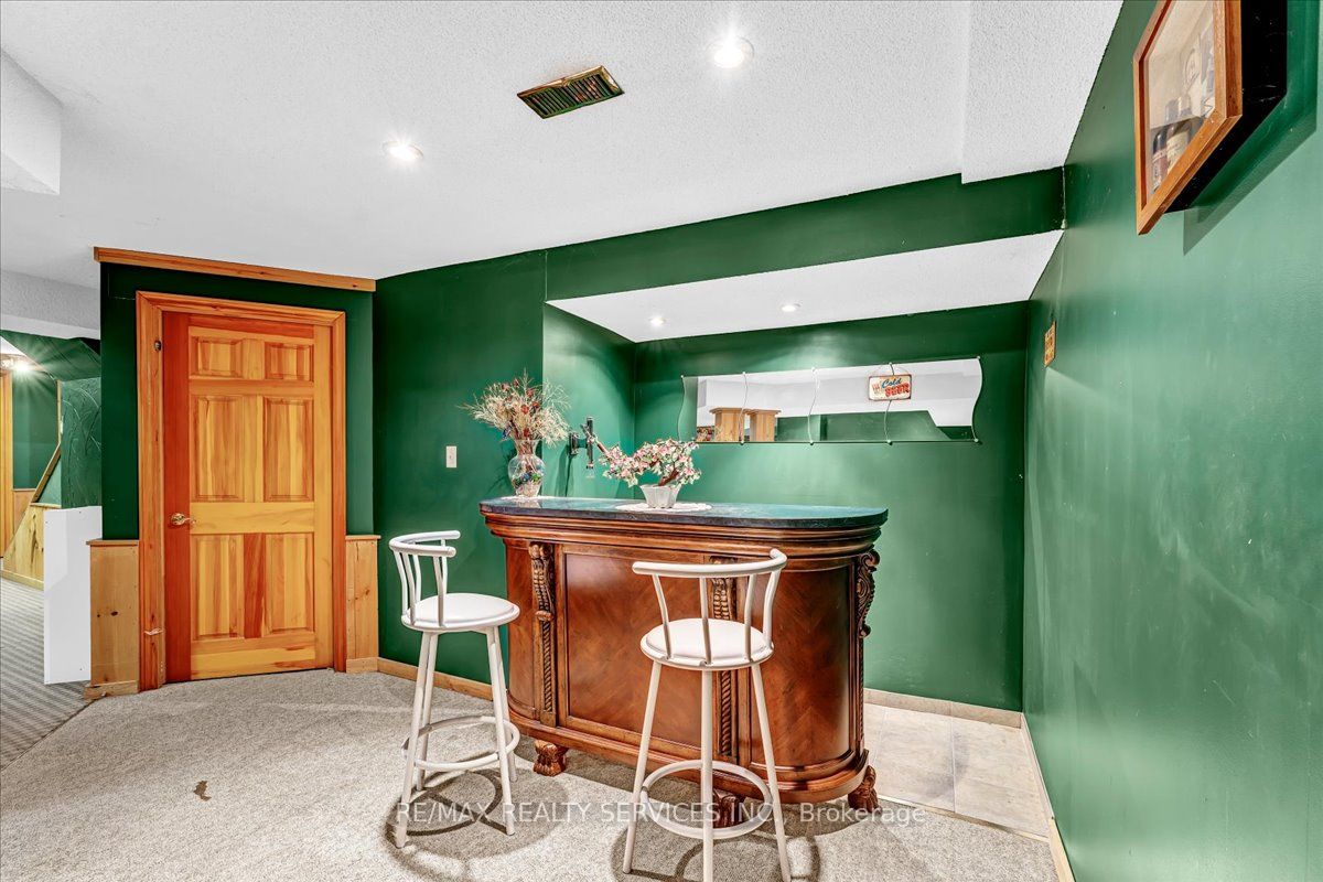 16 Major William Sharpe Drive E Property Photo 39