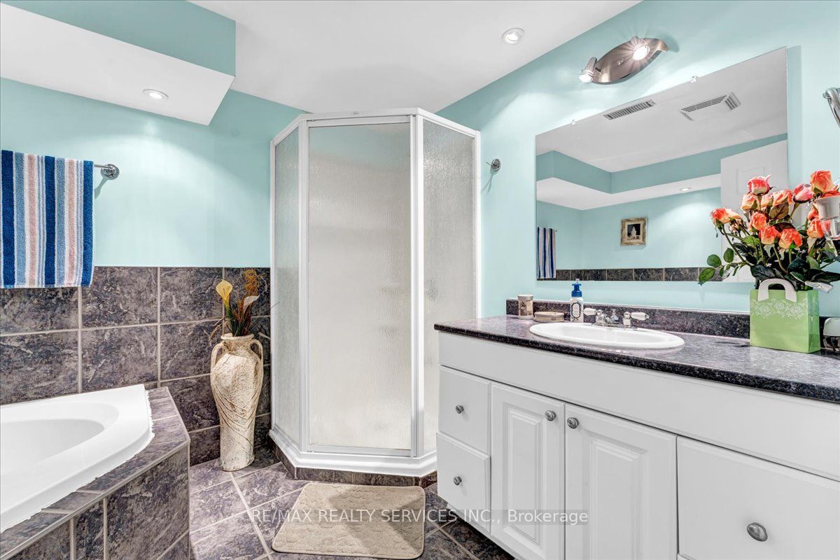 16 Major William Sharpe Drive E Property Photo 42