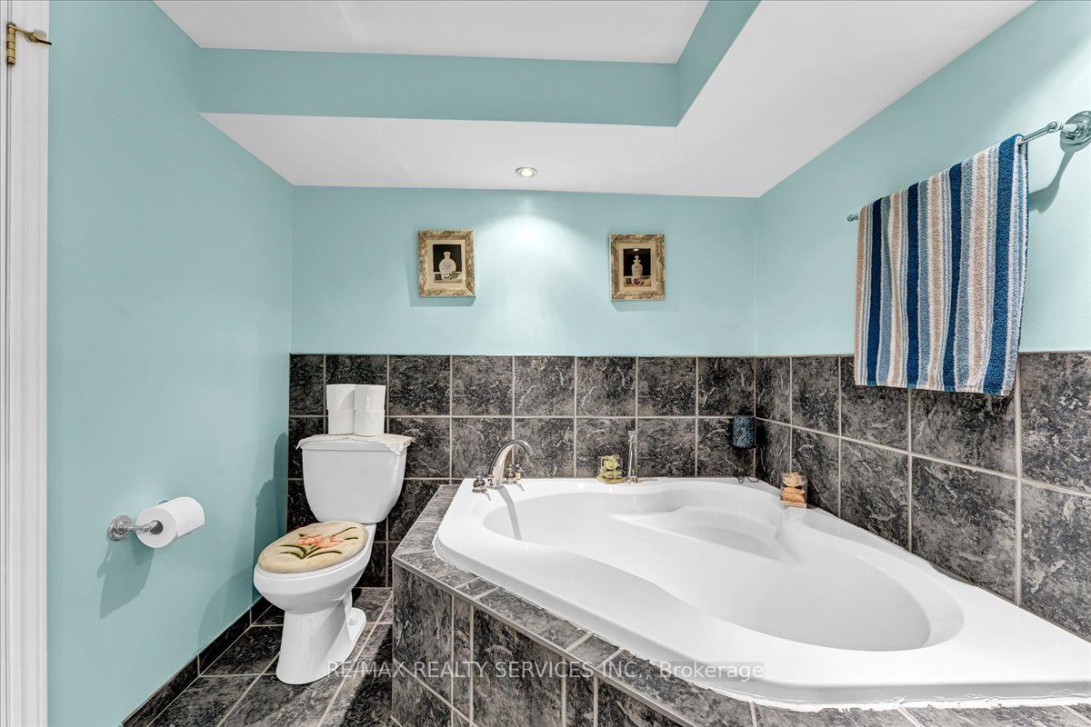 16 Major William Sharpe Drive E Property Photo 43