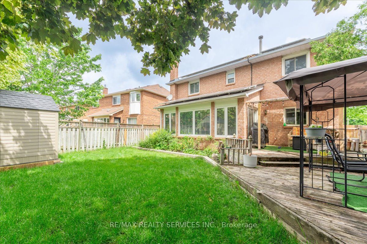 16 Major William Sharpe Drive E Property Photo 44