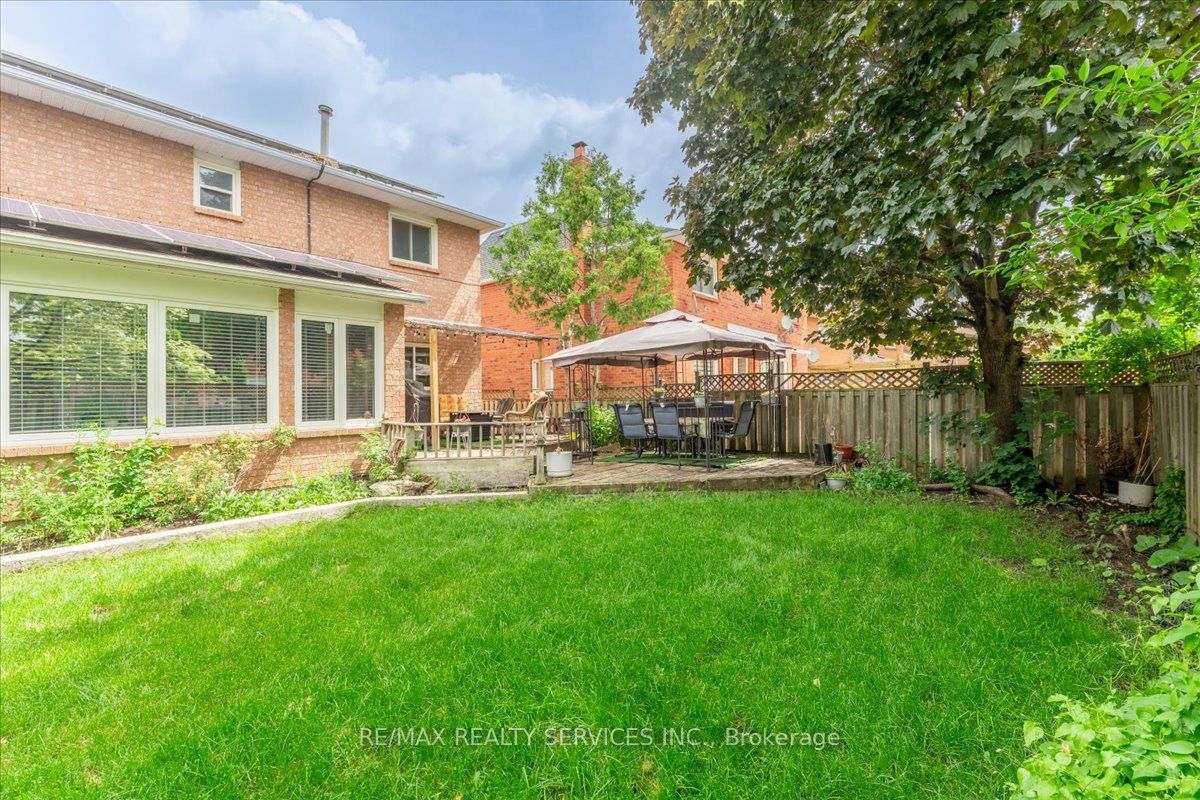 16 Major William Sharpe Drive E Property Photo 46