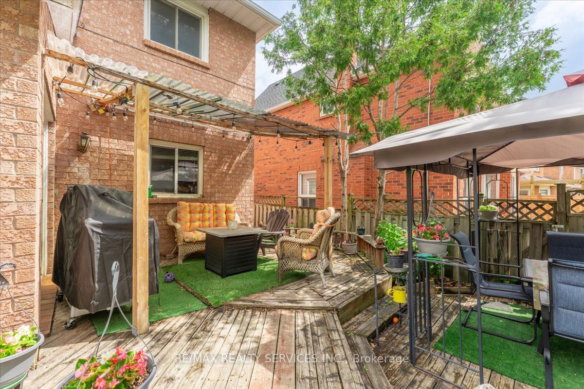 16 Major William Sharpe Drive E Property Photo 47