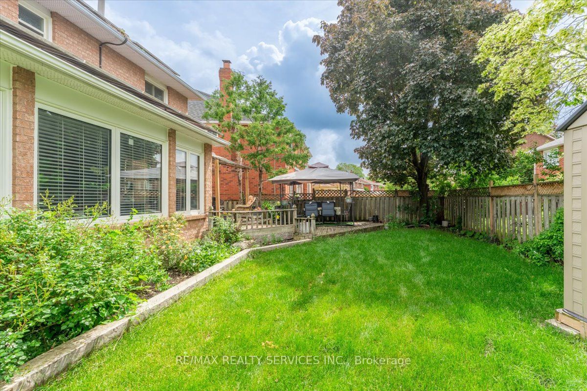 16 Major William Sharpe Drive E Property Photo 48