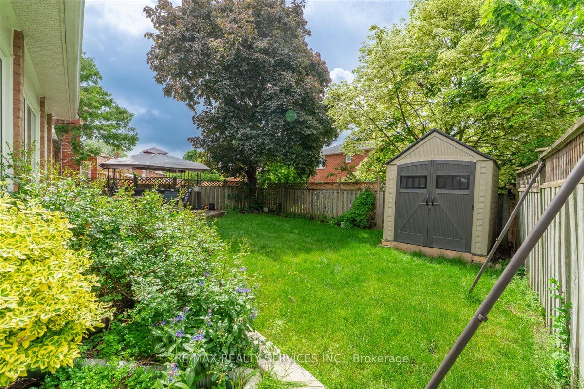 16 Major William Sharpe Drive E Property Photo 49