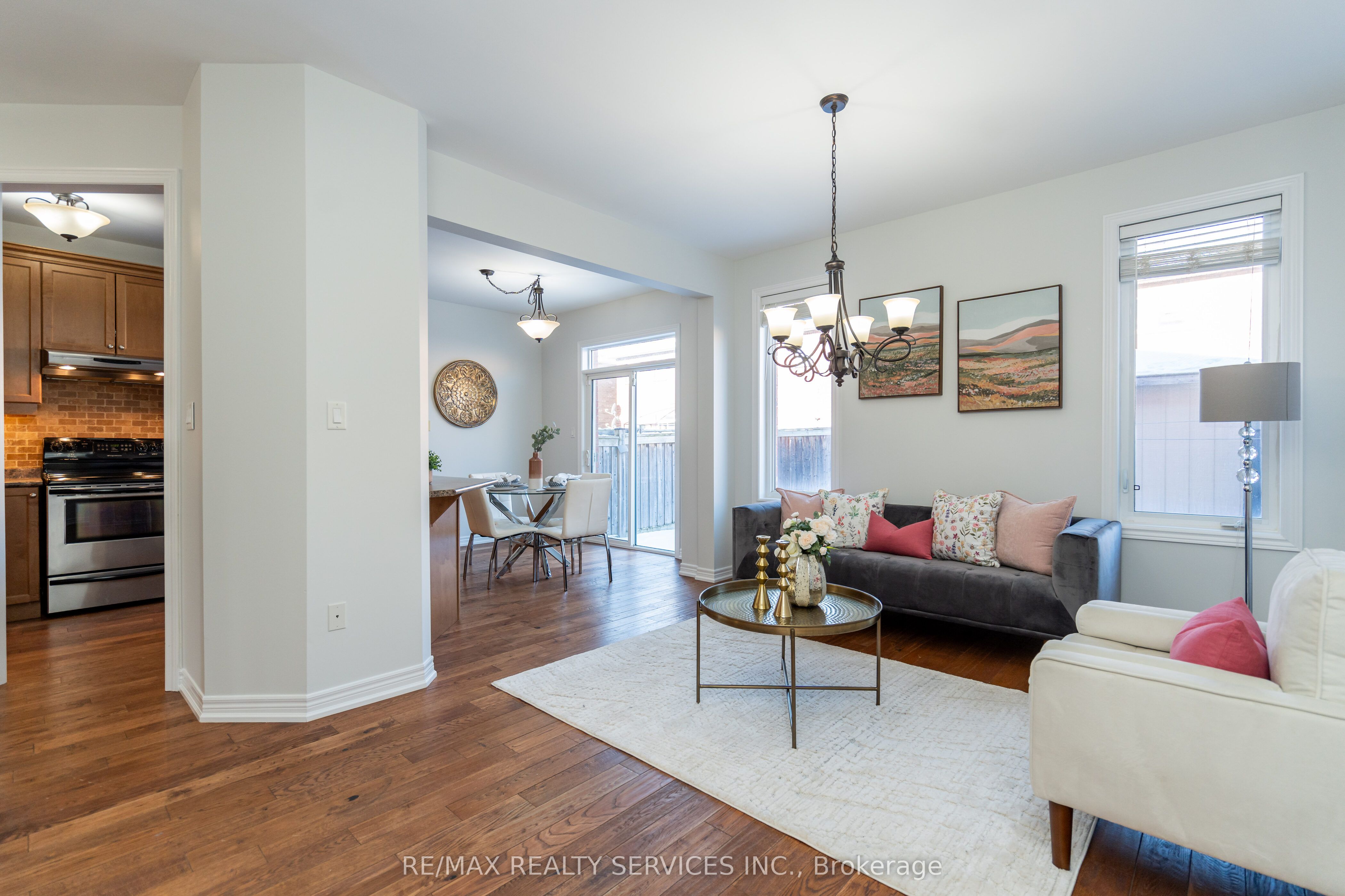 112 Amaranth Crescent Property Photo 8