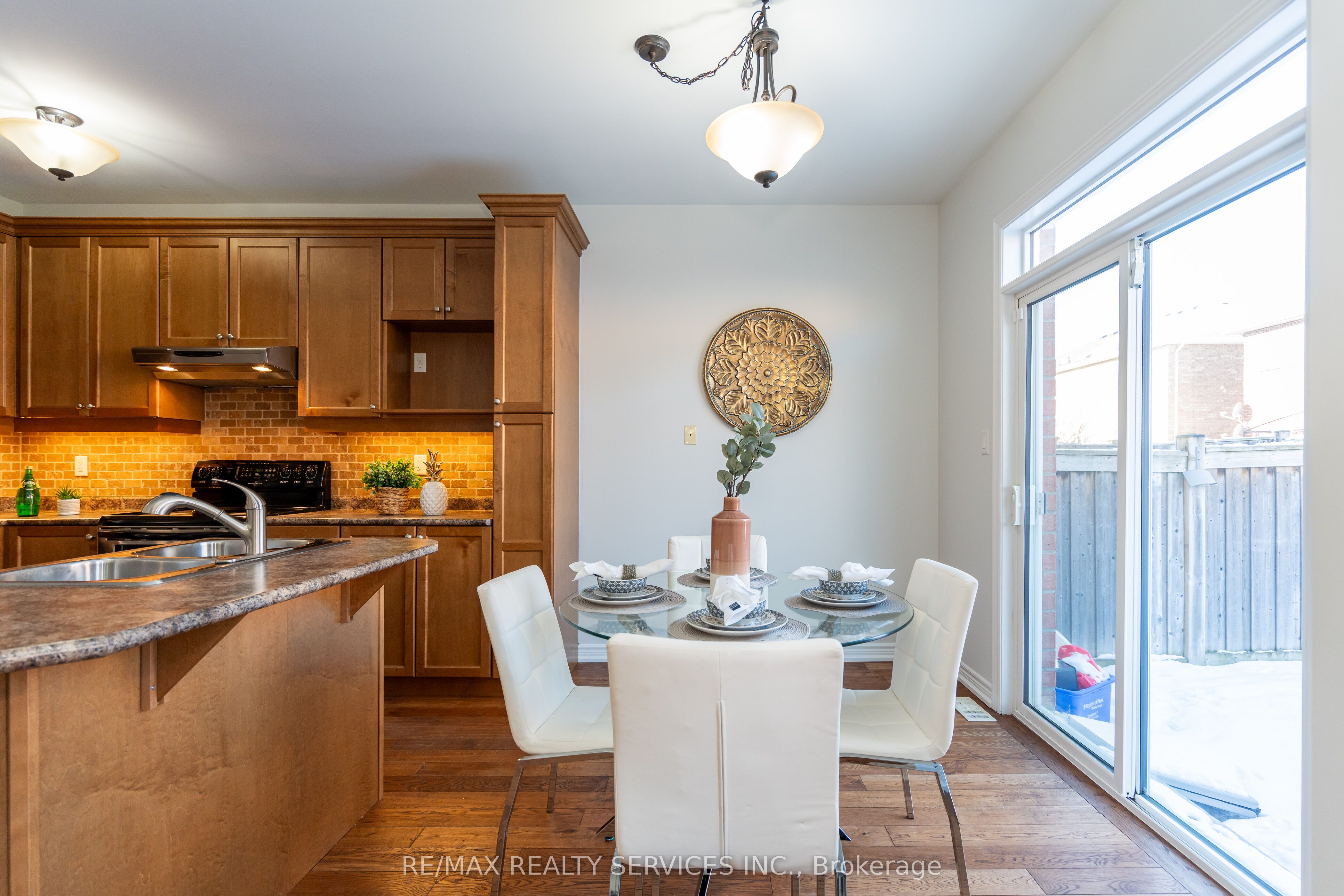 112 Amaranth Crescent Property Photo 9