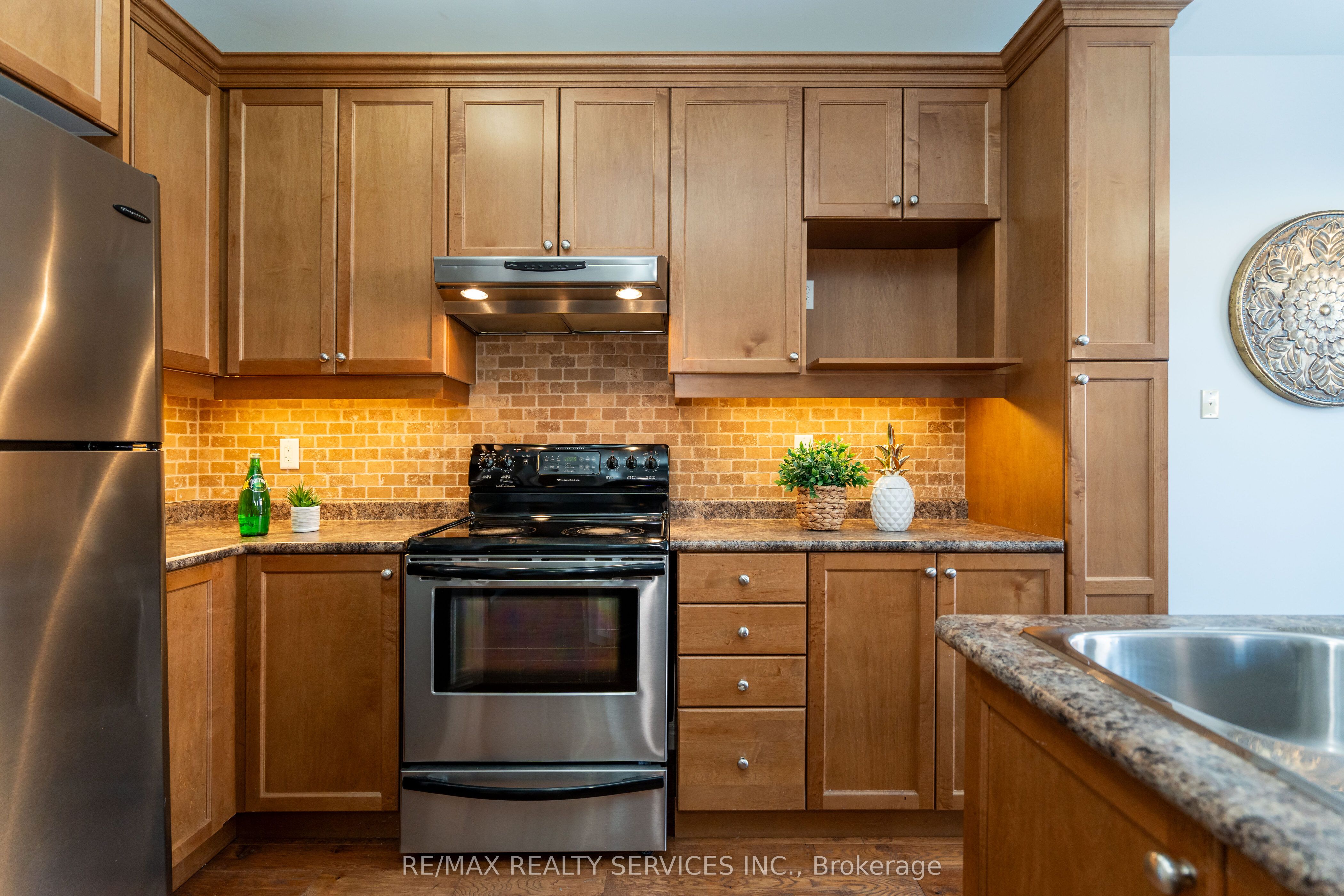 112 Amaranth Crescent Property Photo 12