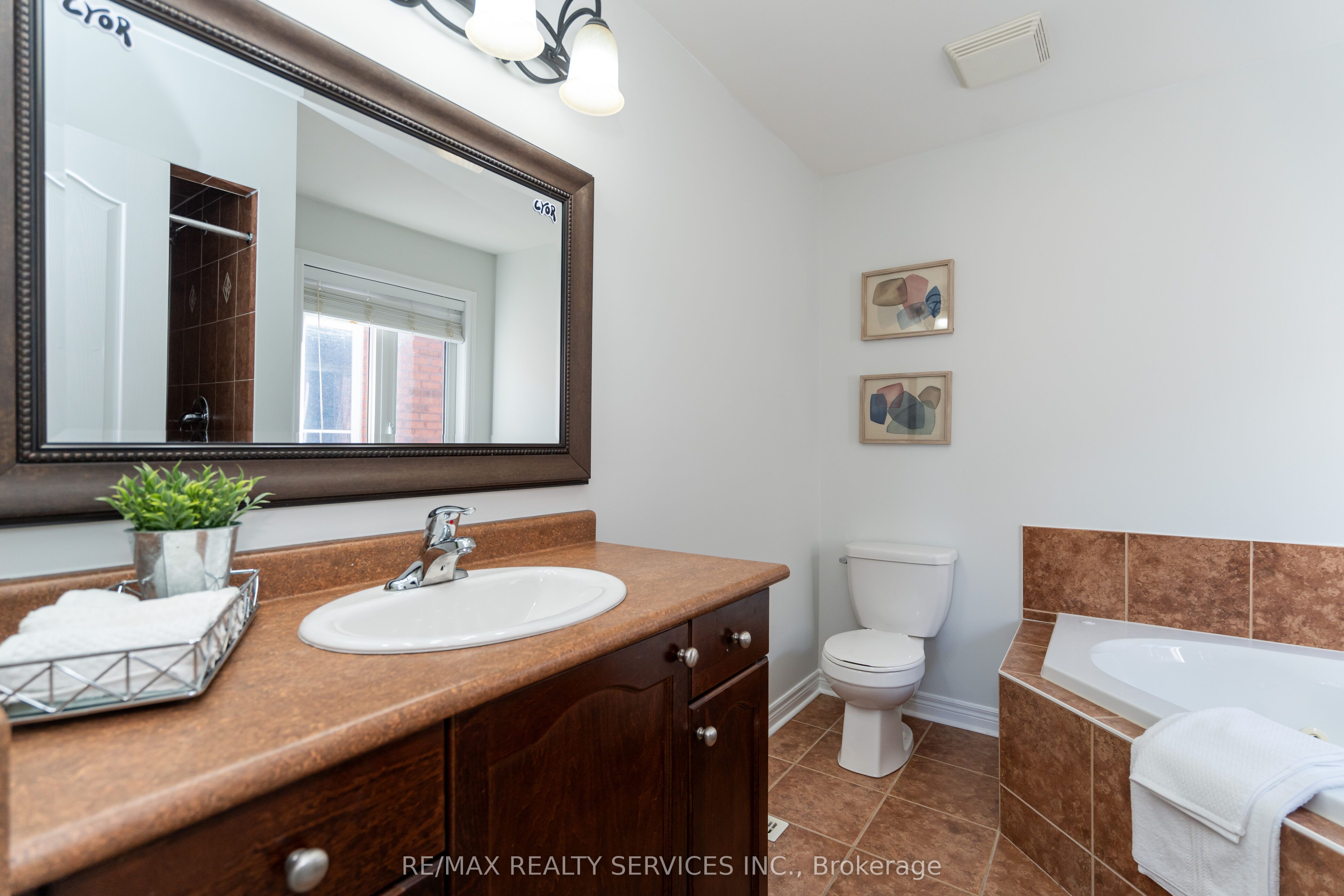 112 Amaranth Crescent Property Photo 21