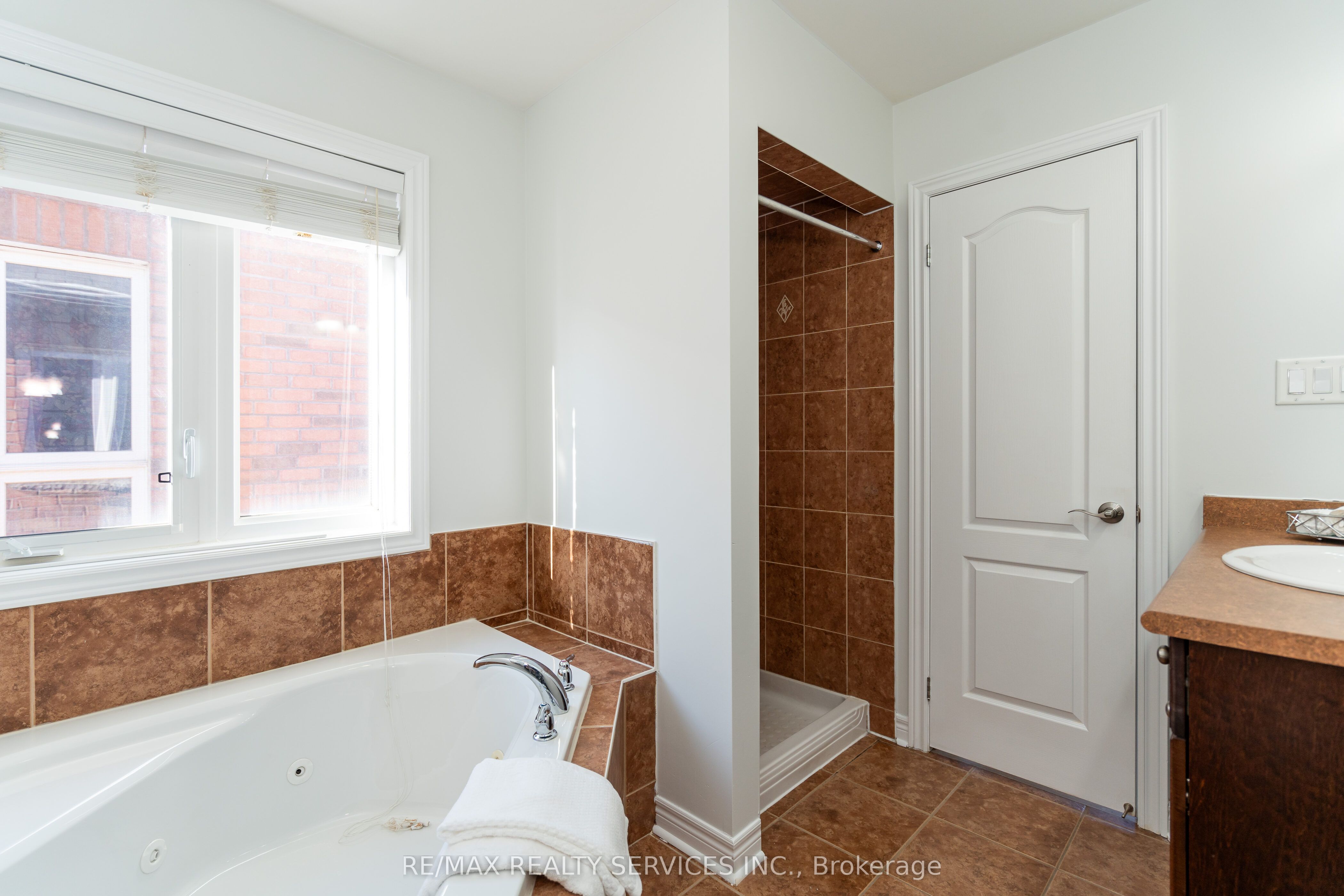 112 Amaranth Crescent Property Photo 22