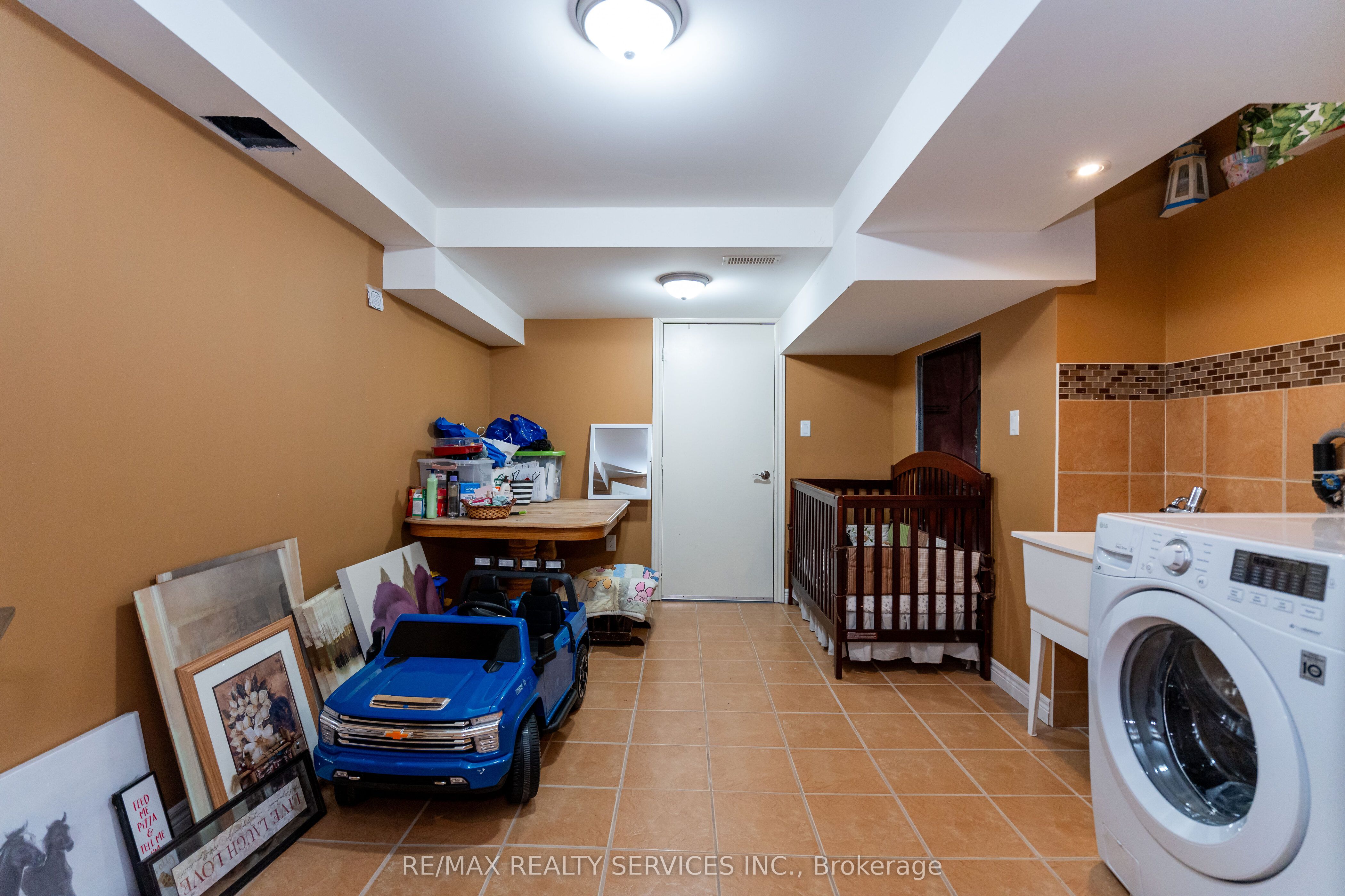 112 Amaranth Crescent Property Photo 32