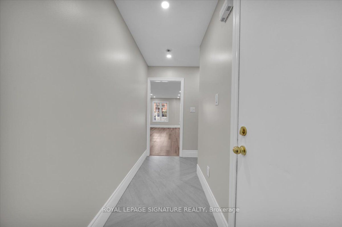 6950 Tenth Line W 29 Property Photo 4