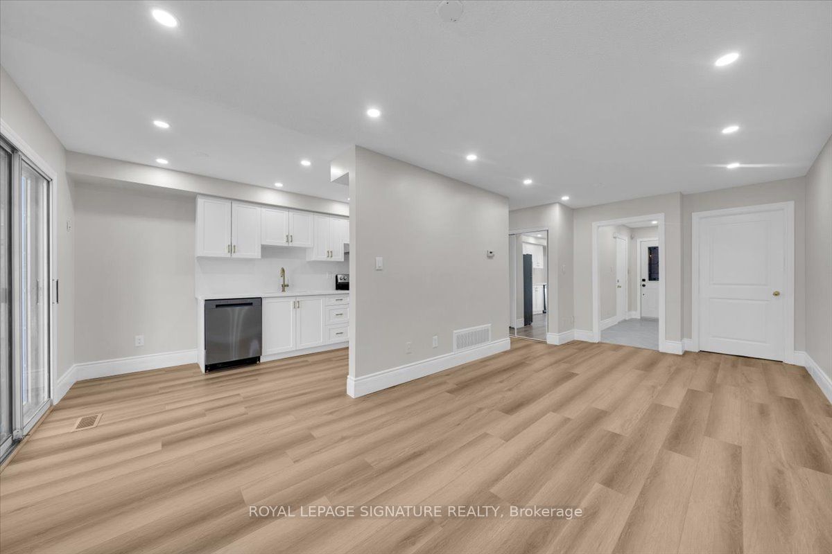 6950 Tenth Line W 29 Property Photo 7