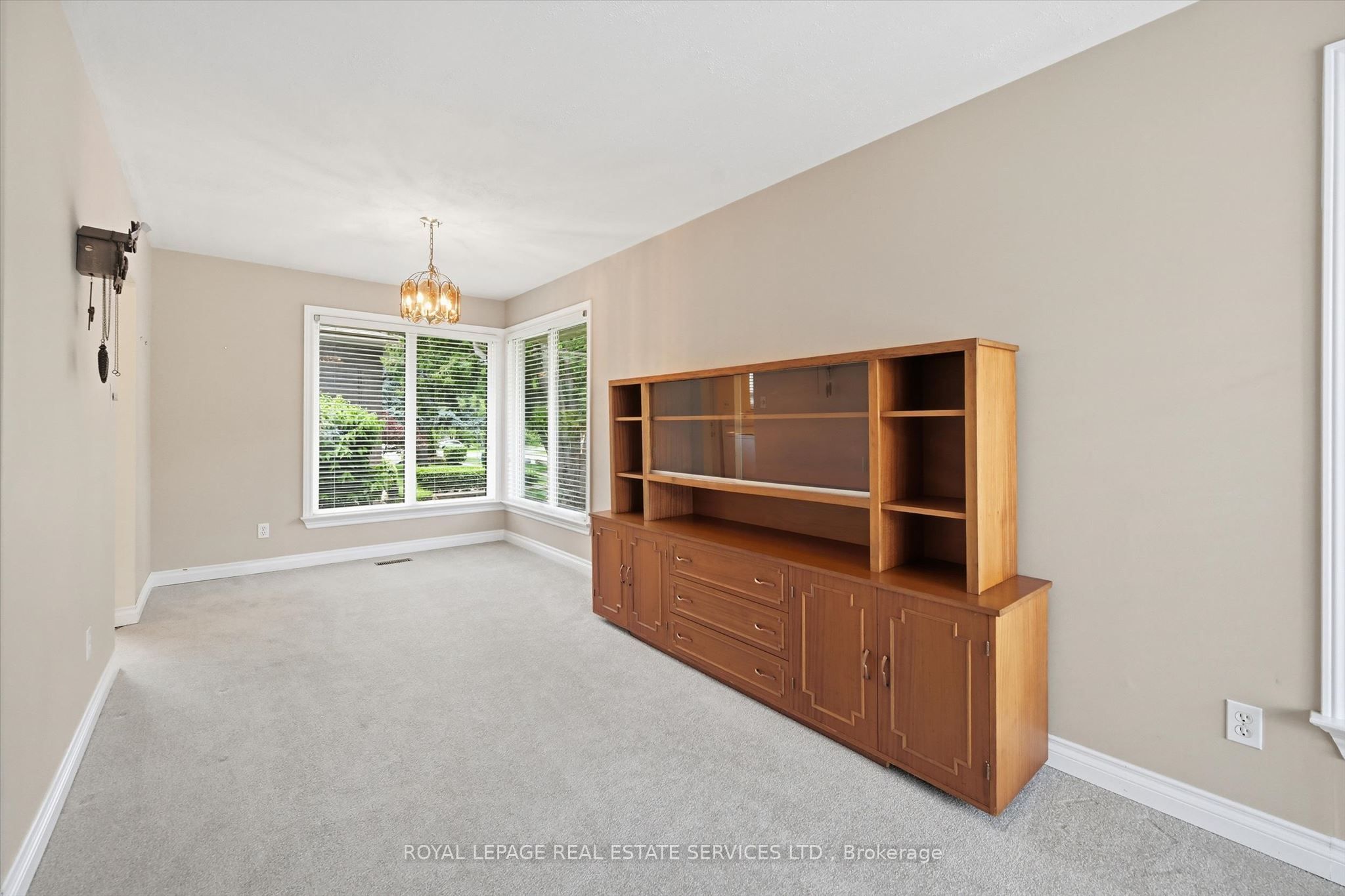 484 Grand Boulevard Property Photo 13