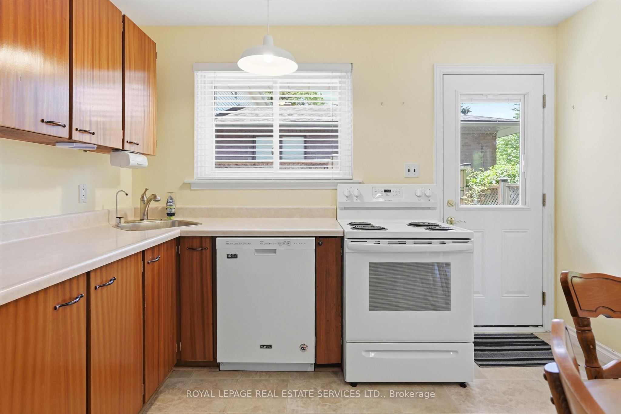 484 Grand Boulevard Property Photo 18