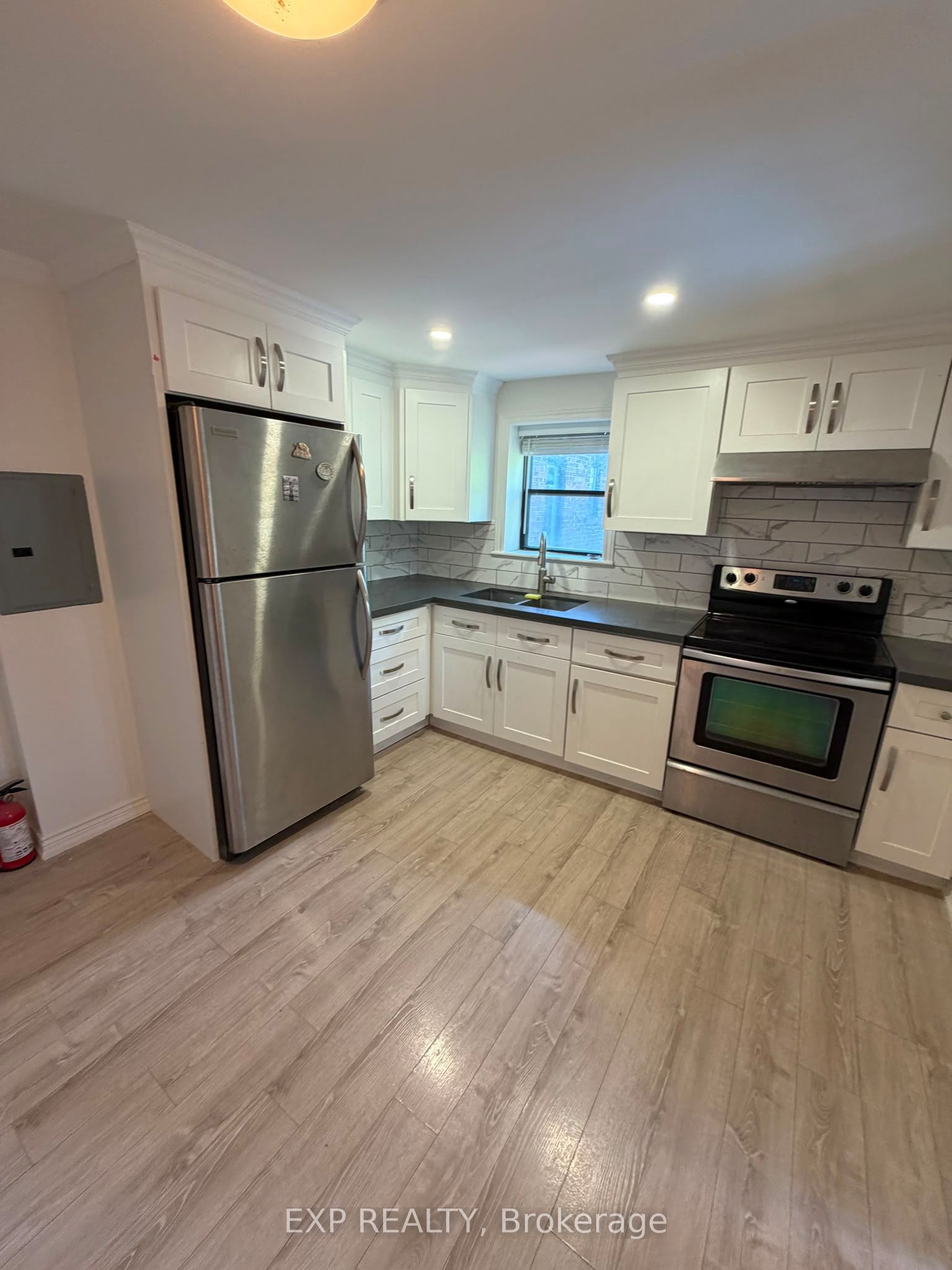 677 Durie Street 4 Property Photo 7