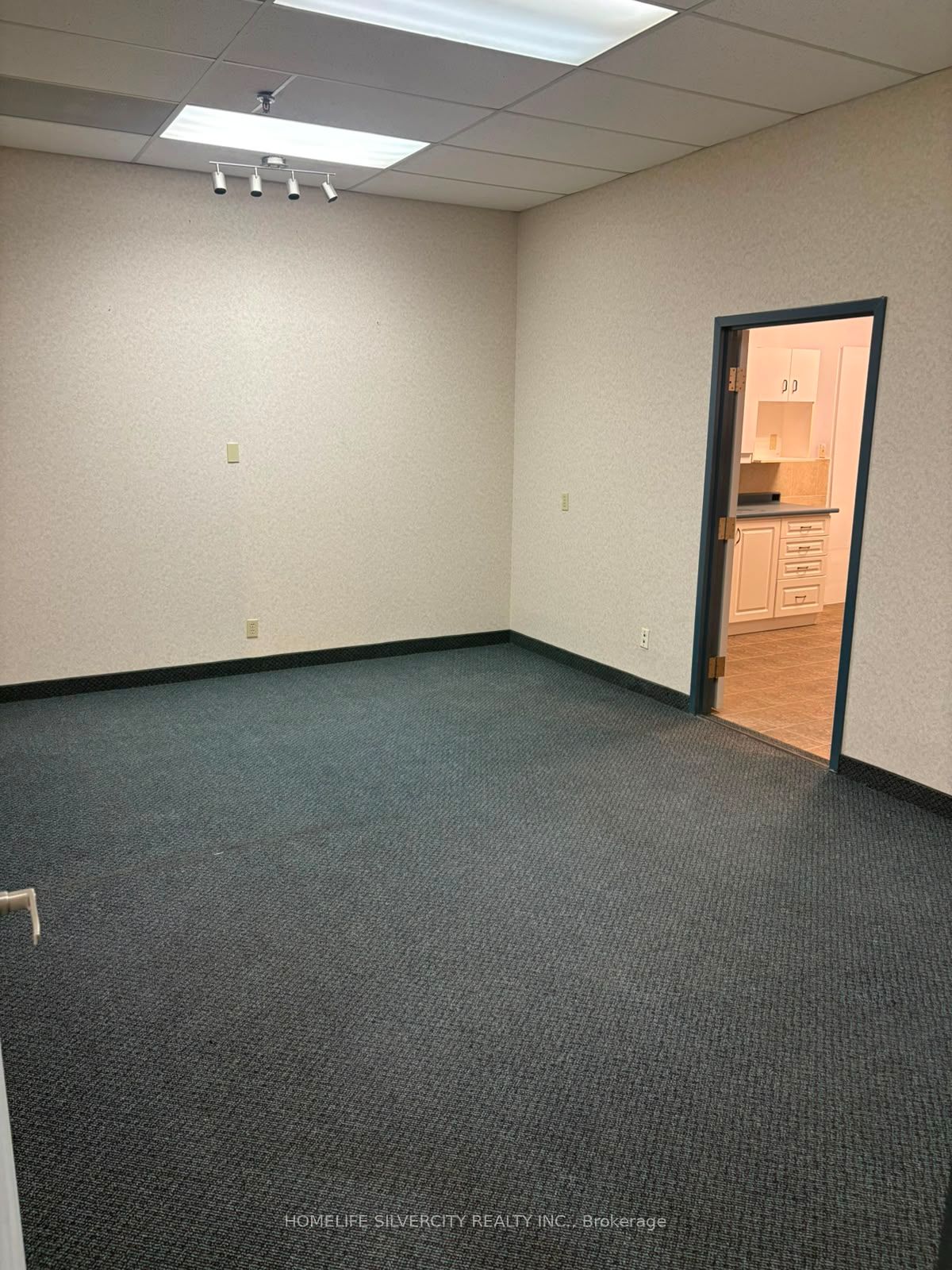 975 Mid-way Boulevard Property Photo 9