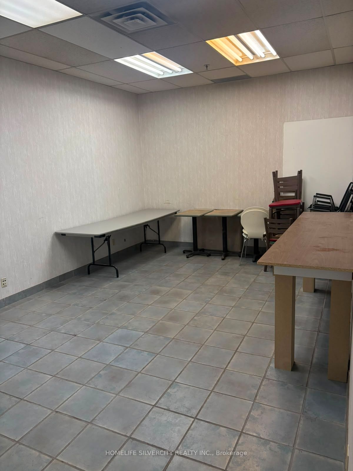 975 Mid-way Boulevard Property Photo 10