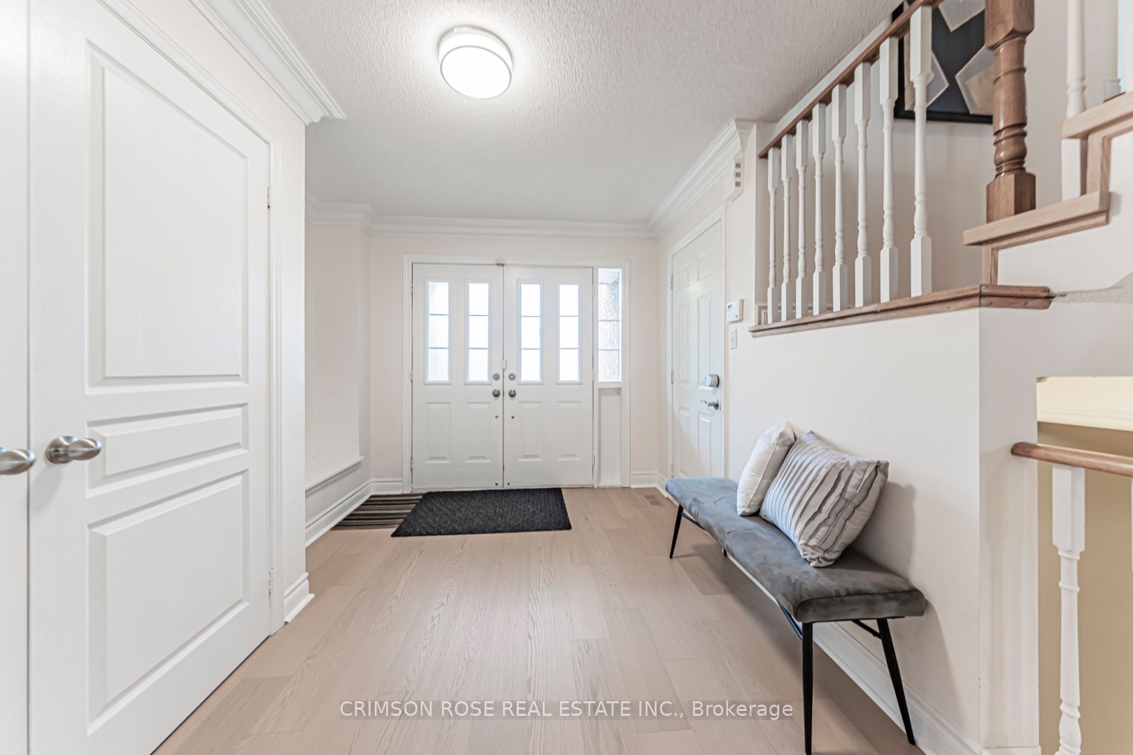 489 Ravineview Way Property Photo 3