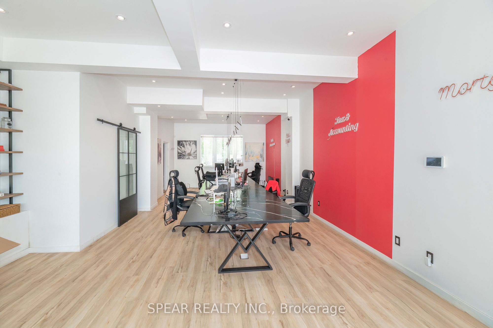 694 The Queensway Avenue 4 Property Photo 6