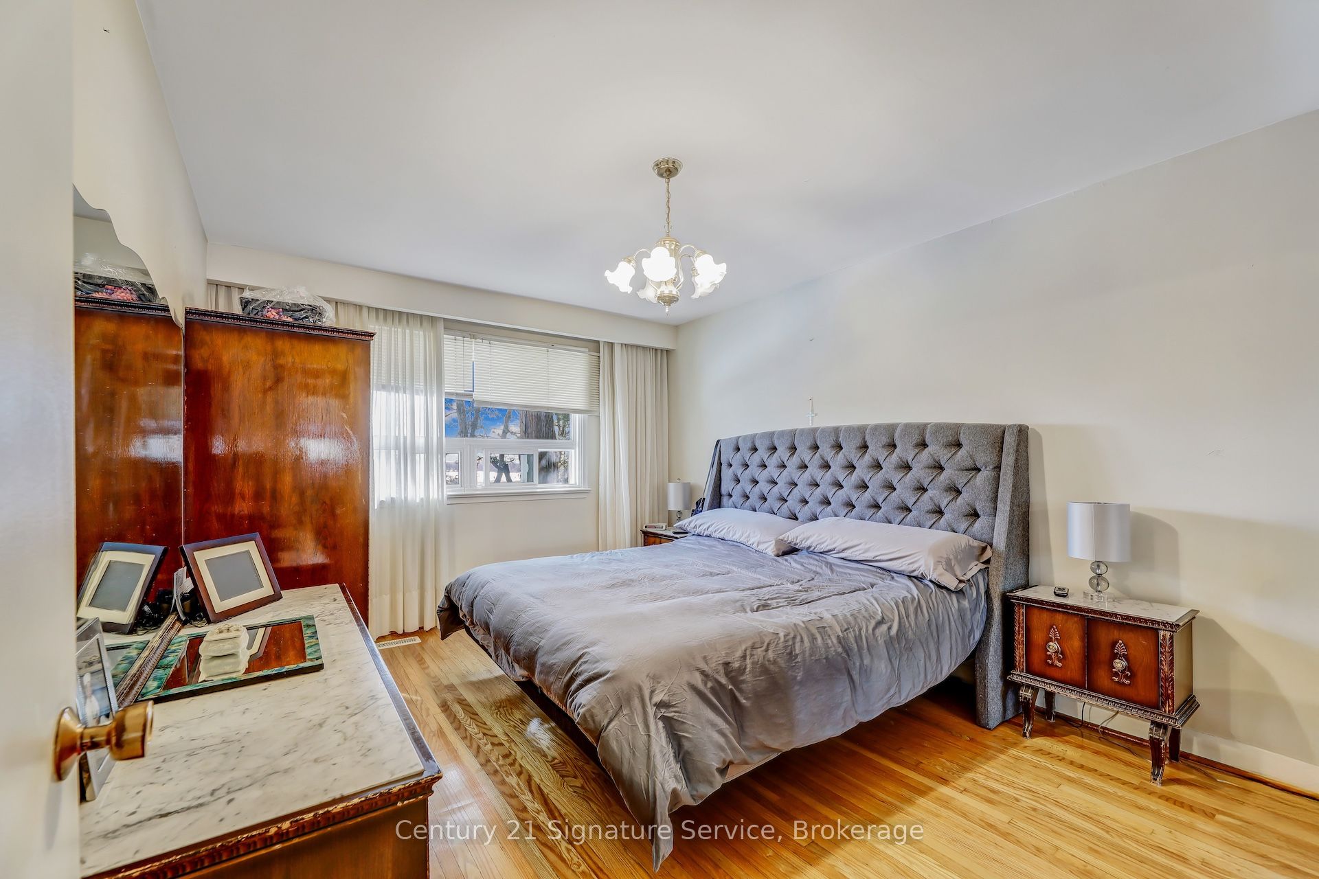 8026 Mayfield Road Property Photo 16