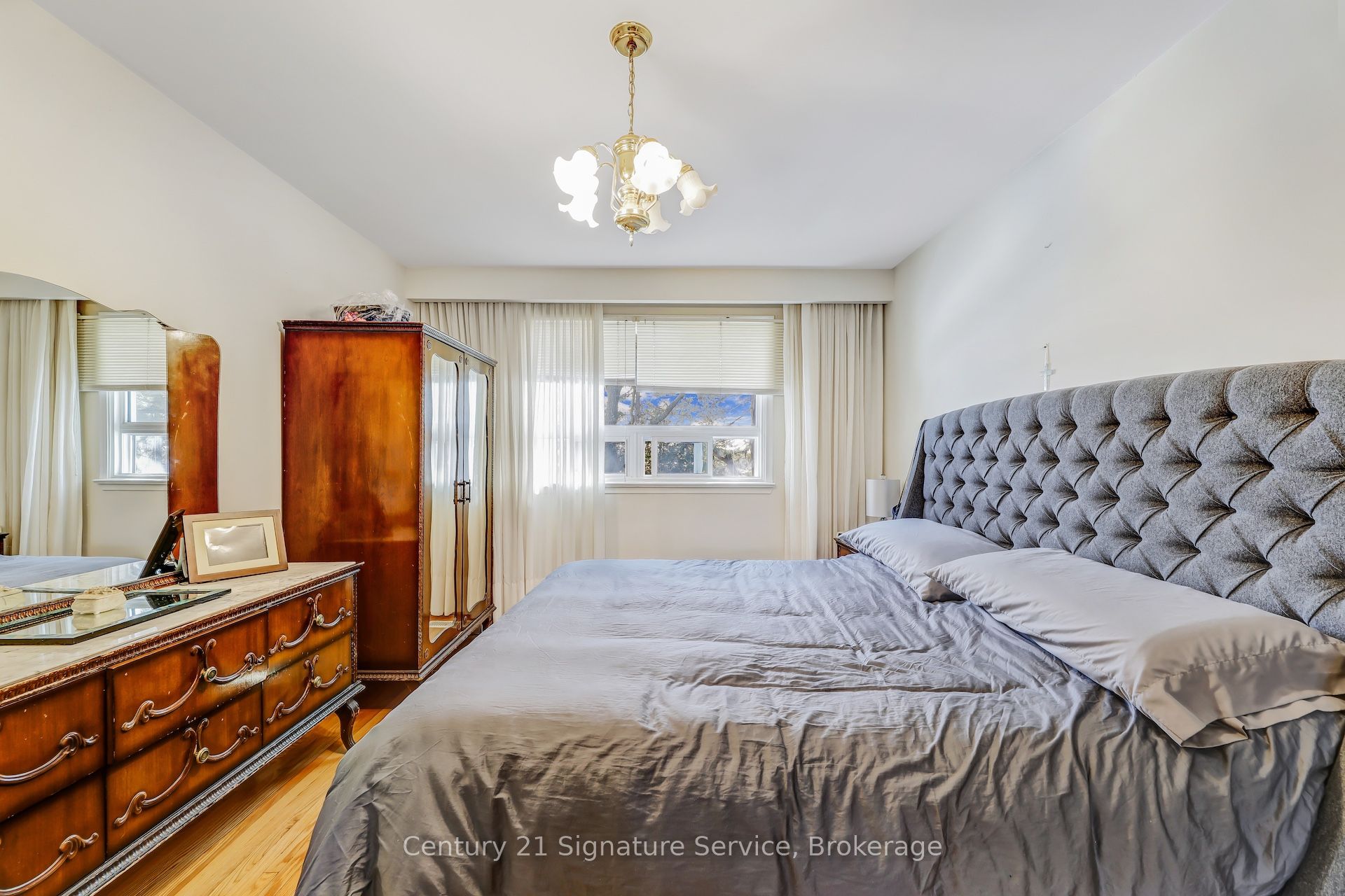 8026 Mayfield Road Property Photo 17